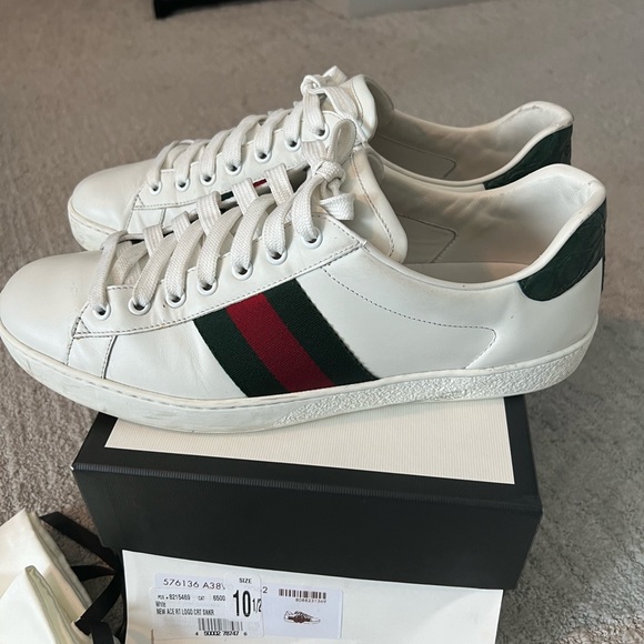 classic low-top sneaker in white leather with green and red web, crocodile back - Picture 7 of 7